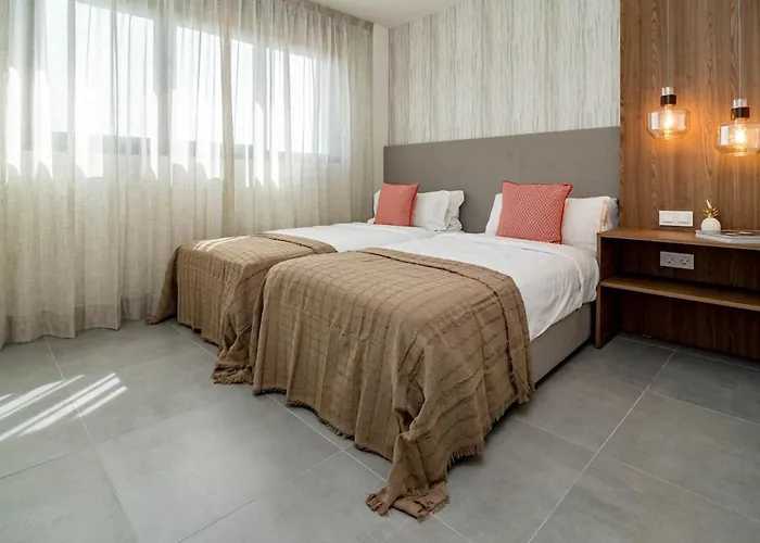 Oasis325- Class Penthouse With Stunning Views * 埃斯特波纳