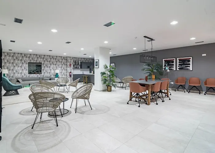 公寓 Oasis325- Class Penthouse With Stunning Views 埃斯特波纳