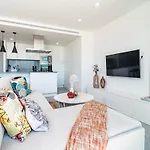 Oasis325- Class Penthouse With Stunning Views * Εστεπόνα